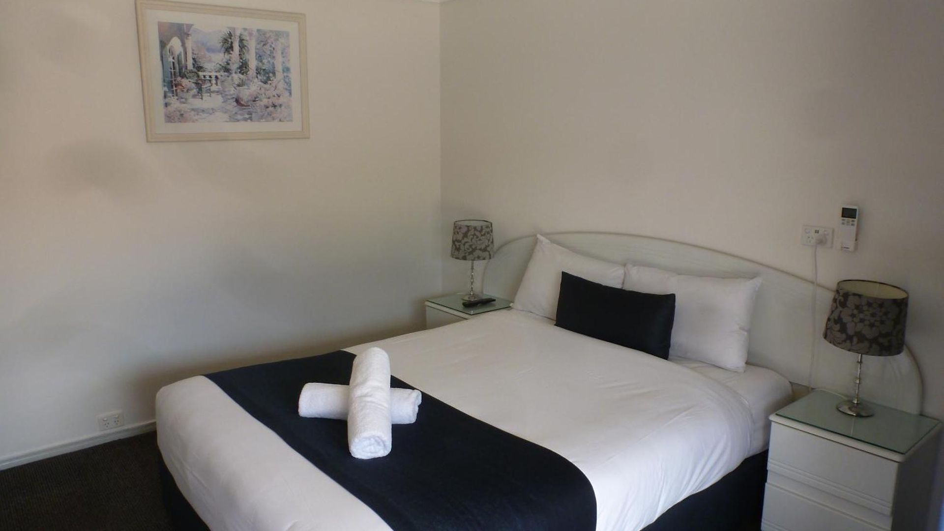 Aspley Carsel Motor 4*