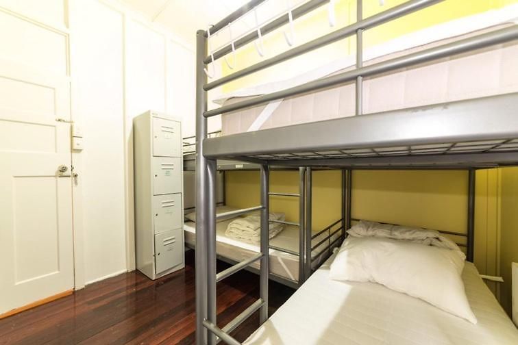 Hostel Five 2 Backpacker *