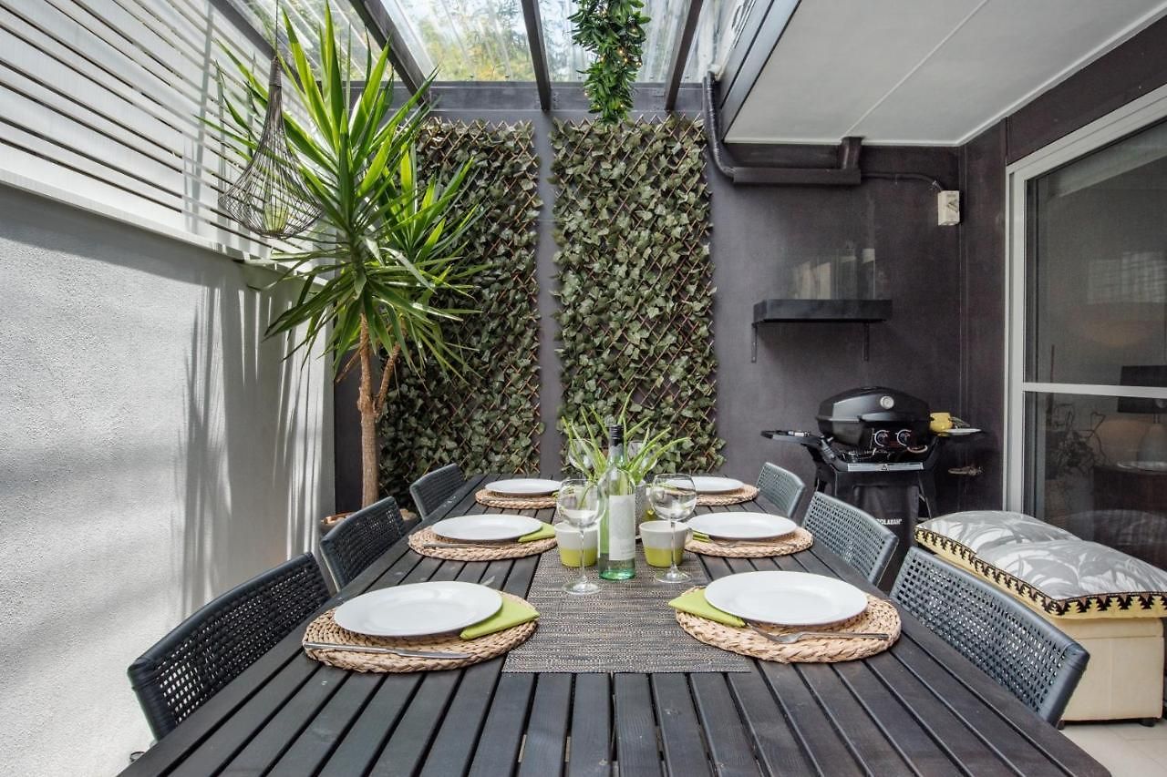 Apartment Immaculate Close To And Airport