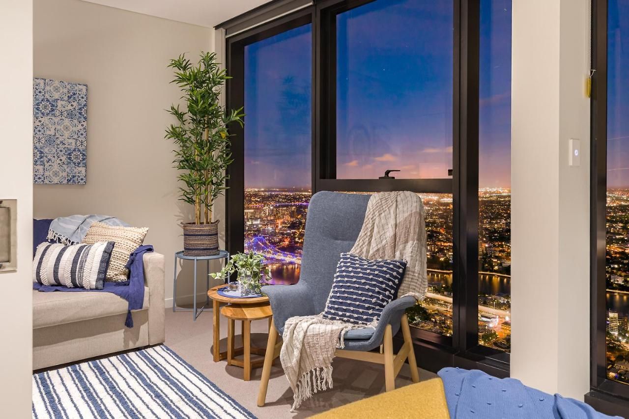 Hamptons Retreat On Level 77 In Skytower Brisbane