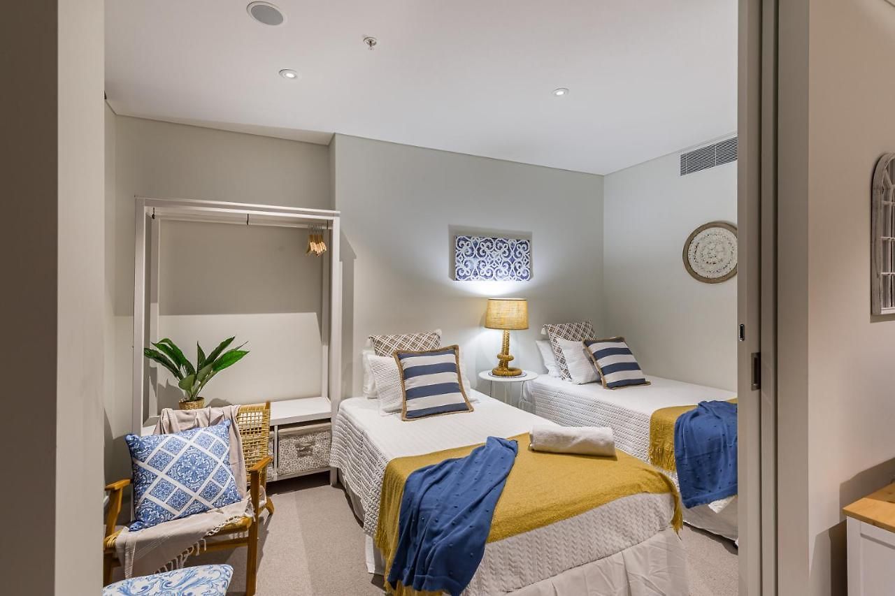 Hamptons Retreat On Level 77 In Skytower Brisbane