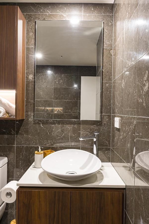 Hamptons Retreat On Level 77 In Skytower Brisbane