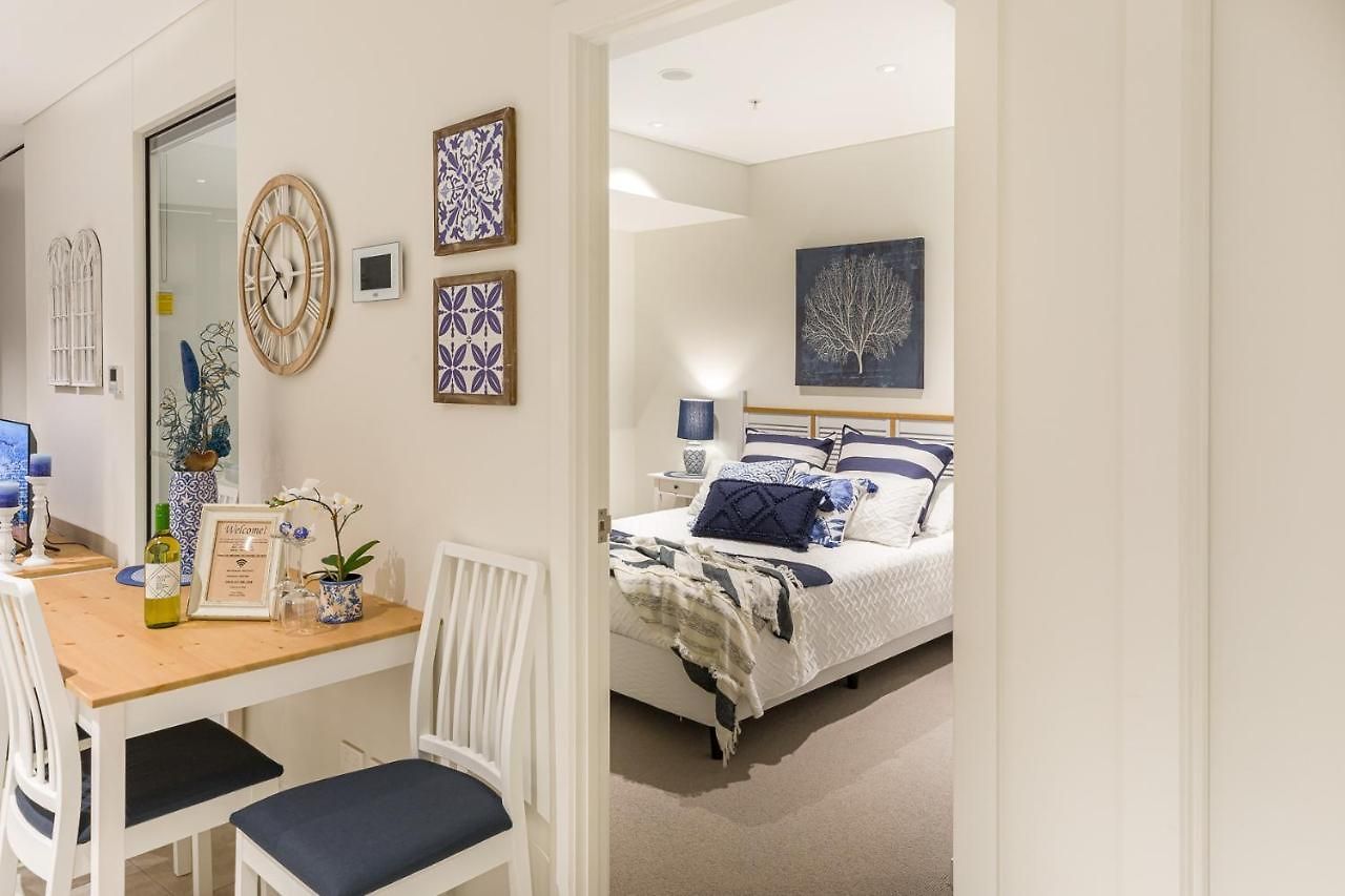 Hamptons Retreat On Level 77 In Skytower Brisbane