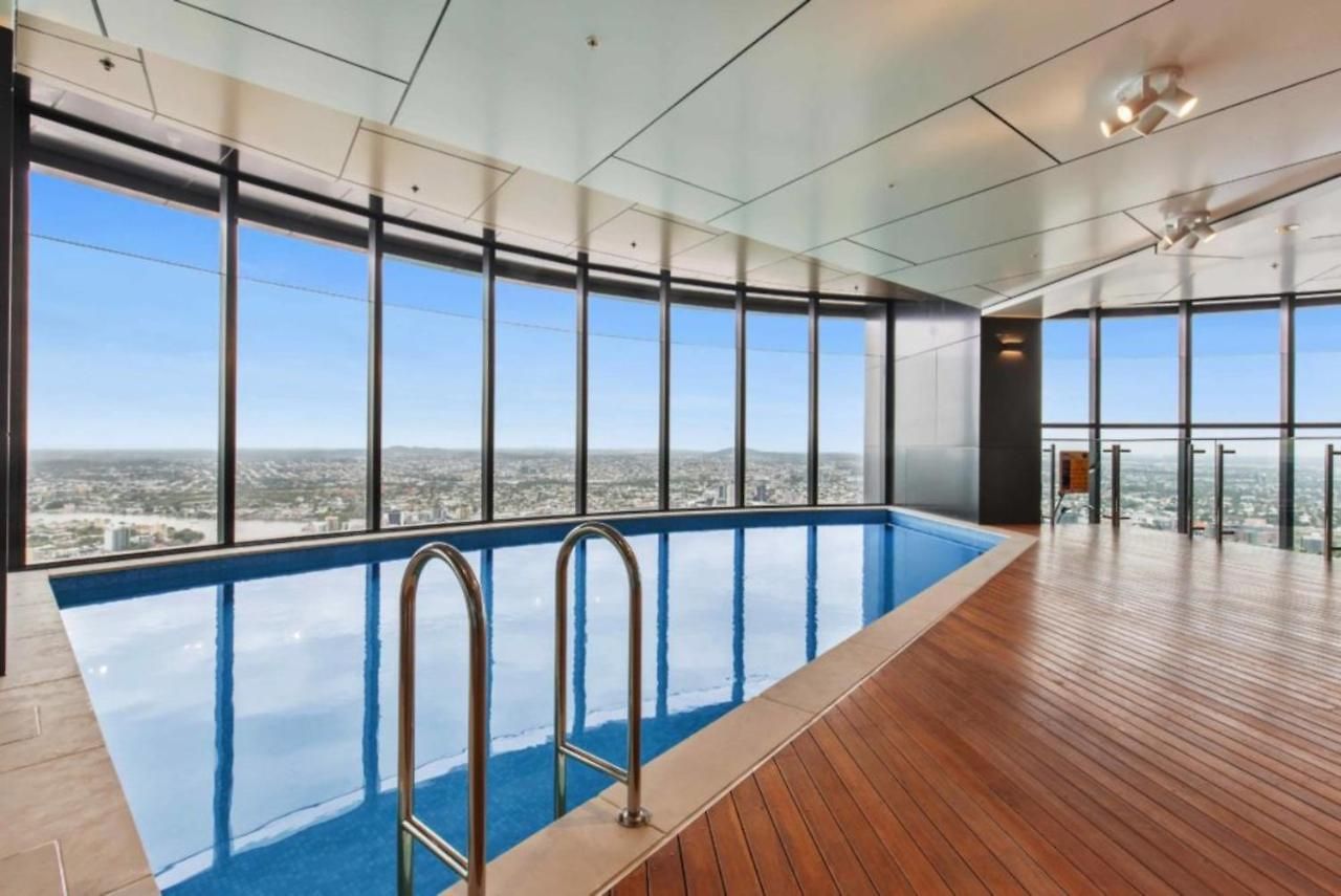 Hamptons Retreat On Level 77 In Skytower * Brisbane