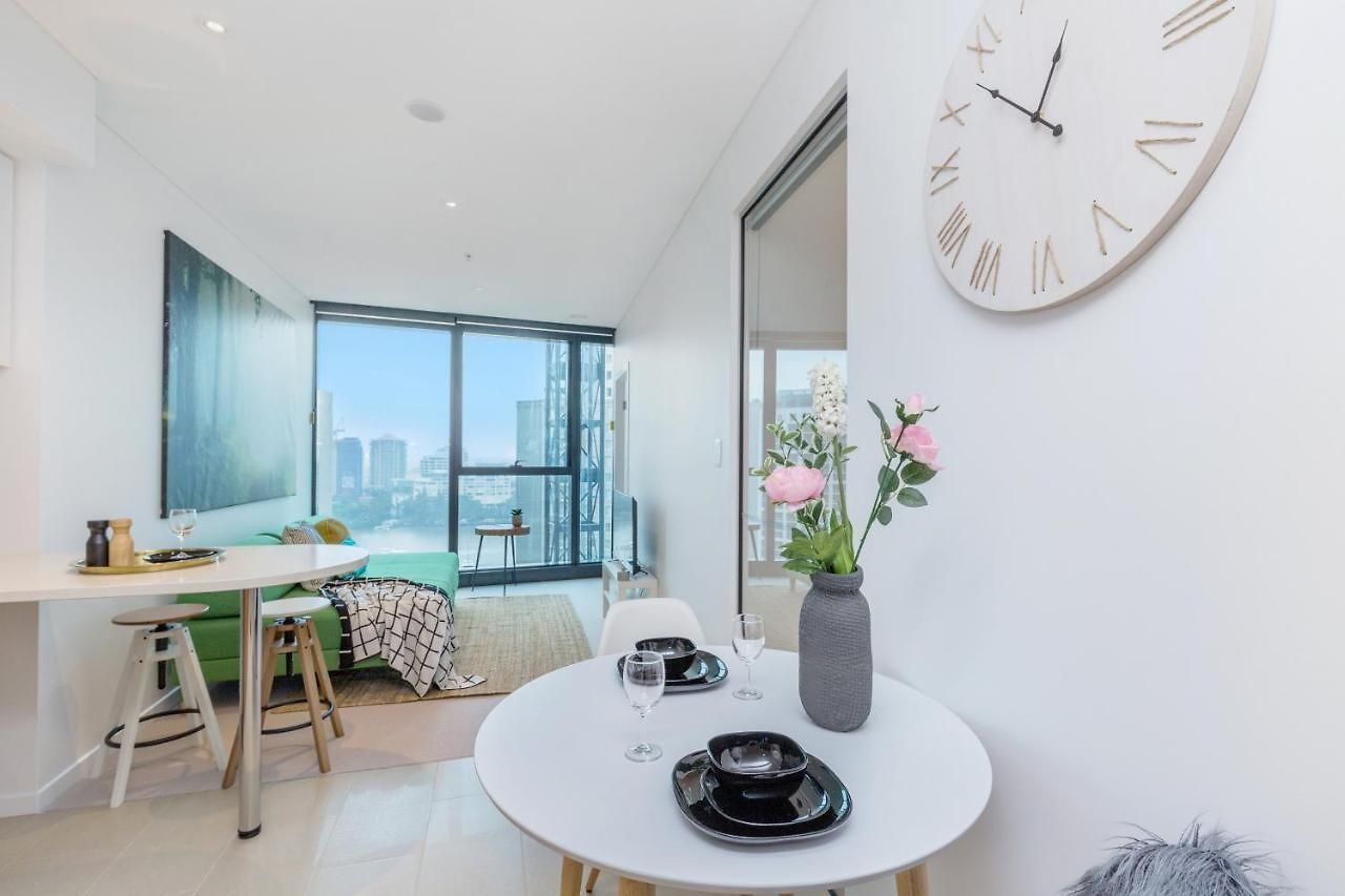 Kozyguru Skytower Cbd 2 Bed Qbn222-1815 Apartment