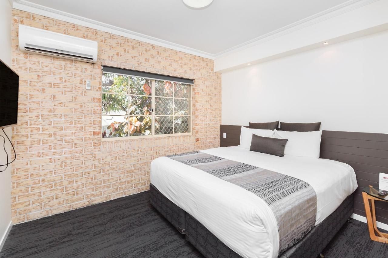 Coopers Colonial Motel 4*