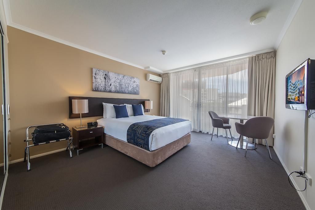 West End Aparthotel 4*