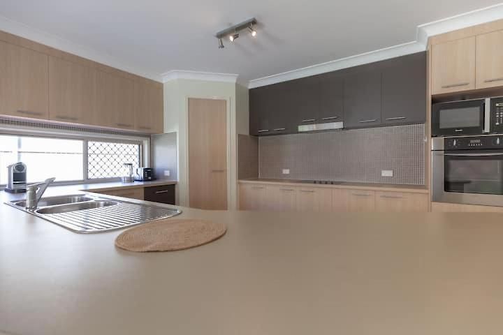 Holiday home Immaculate House, Indulgent Living!