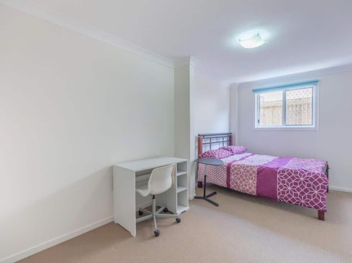 Newly Renovated Spacious Great Location L Ground Lvl Guest house *