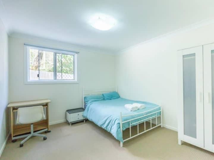 Newly Renovated Spacious Great Location L Ground Lvl Guest house Brisbane
