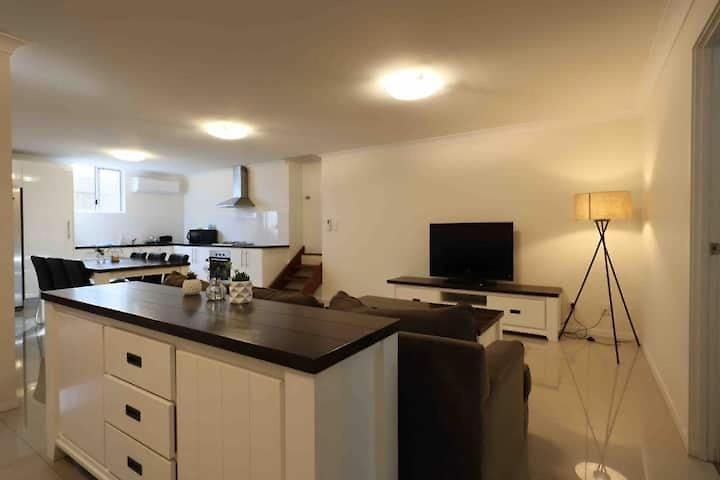 Newly Renovated Spacious Great Location L Ground Lvl * Brisbane