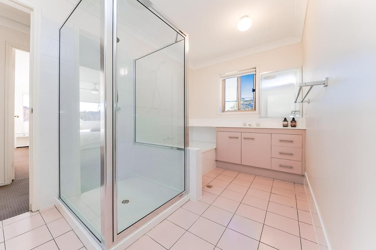 Eight Mile Plains Business Or Holiday Like Home