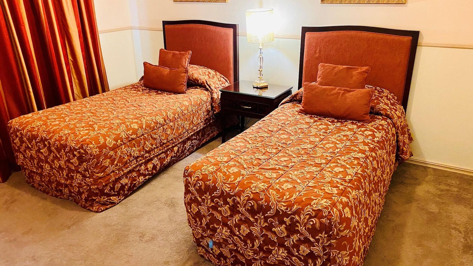 Royal Hotel