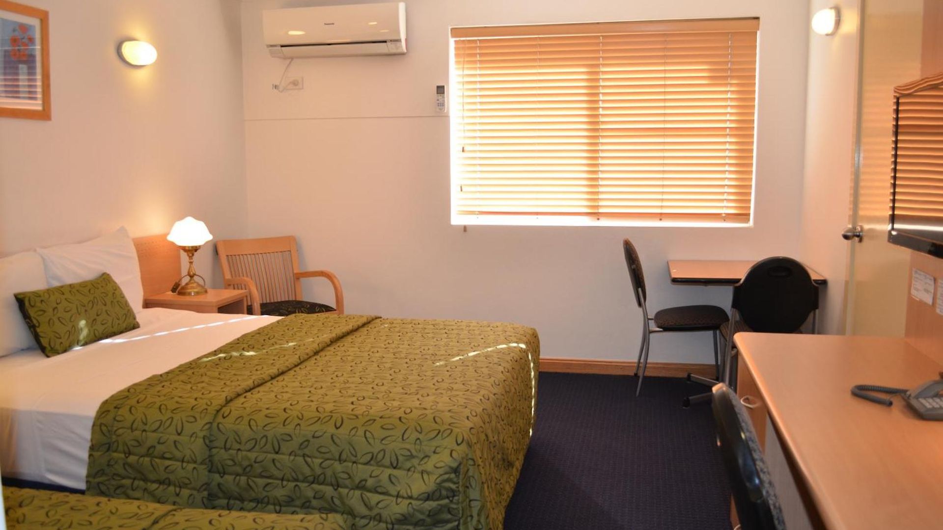Airport Motel 4*