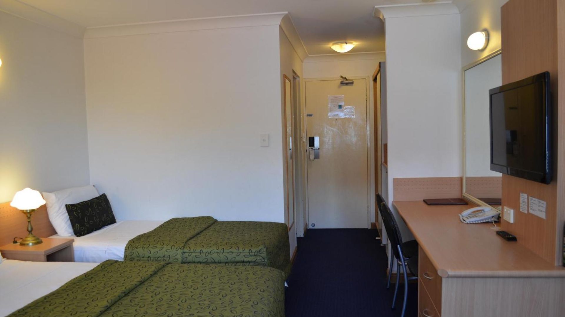 Airport Motel 4*