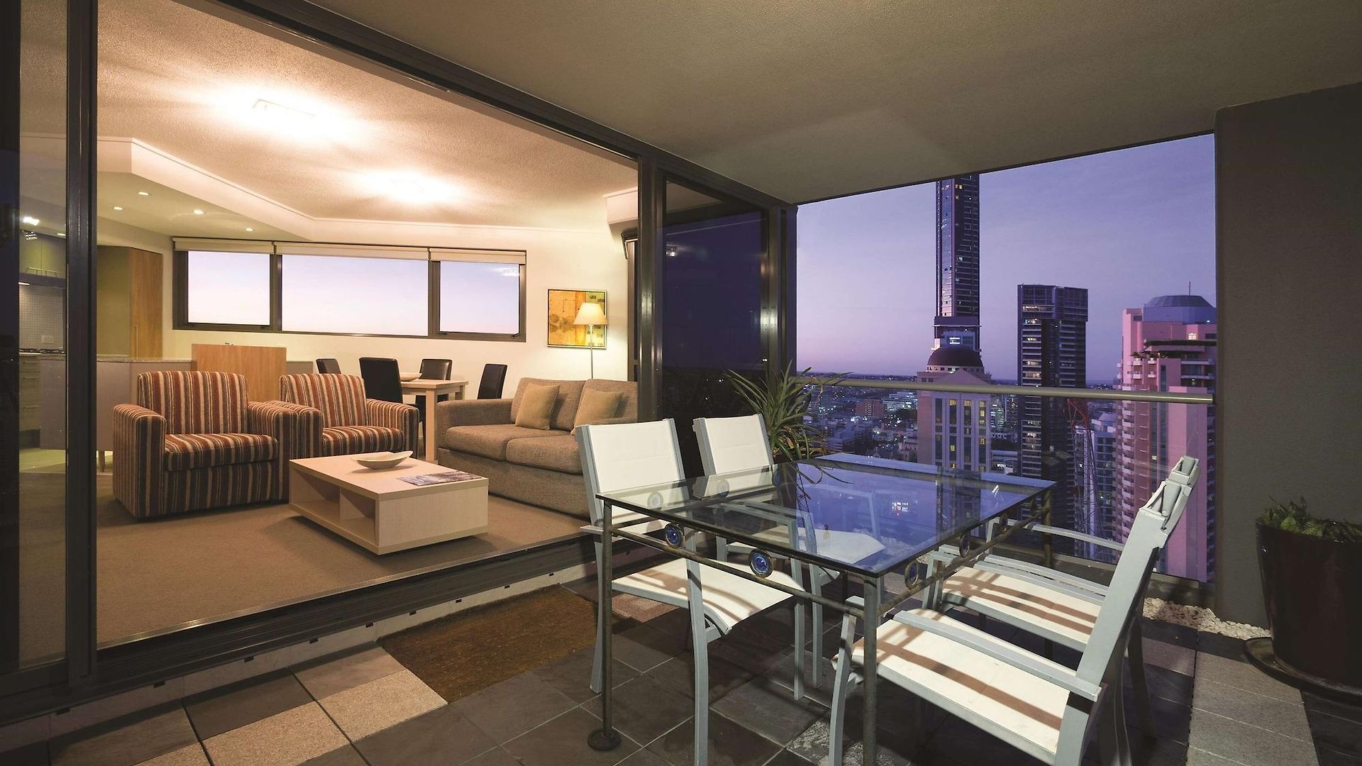 Oaks Aurora Aparthotel