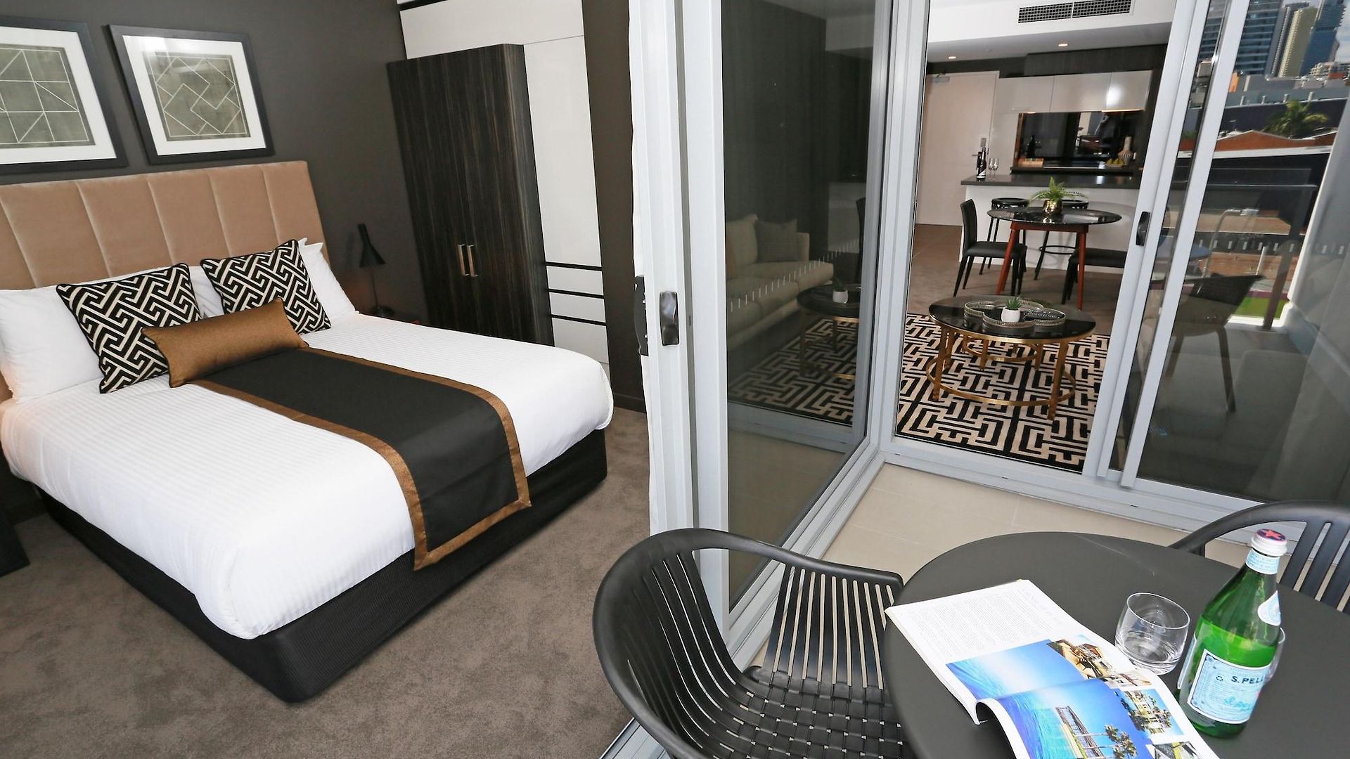 Alex Perry & Hotel