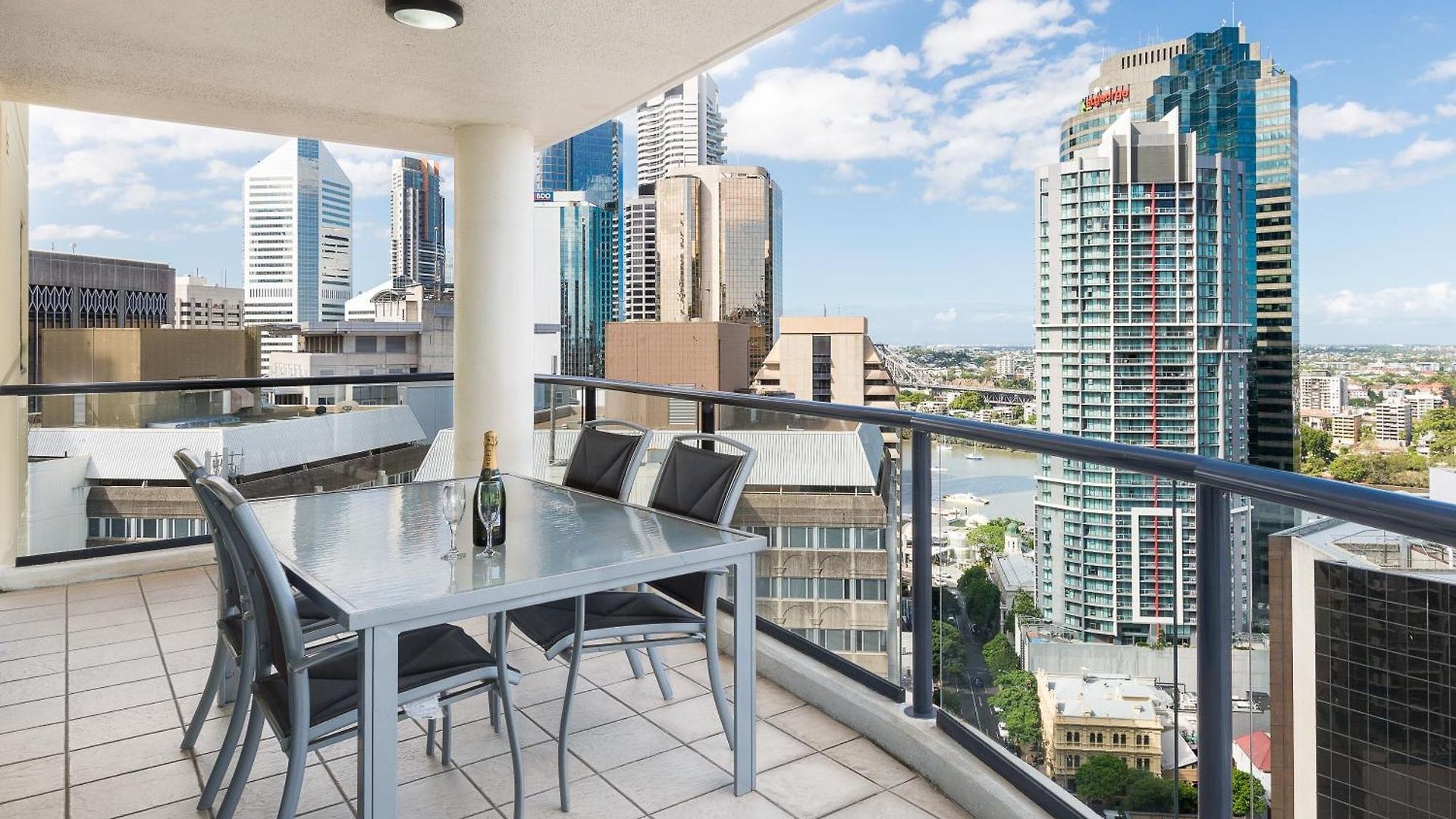 Aparthotel Quest River Park 5*