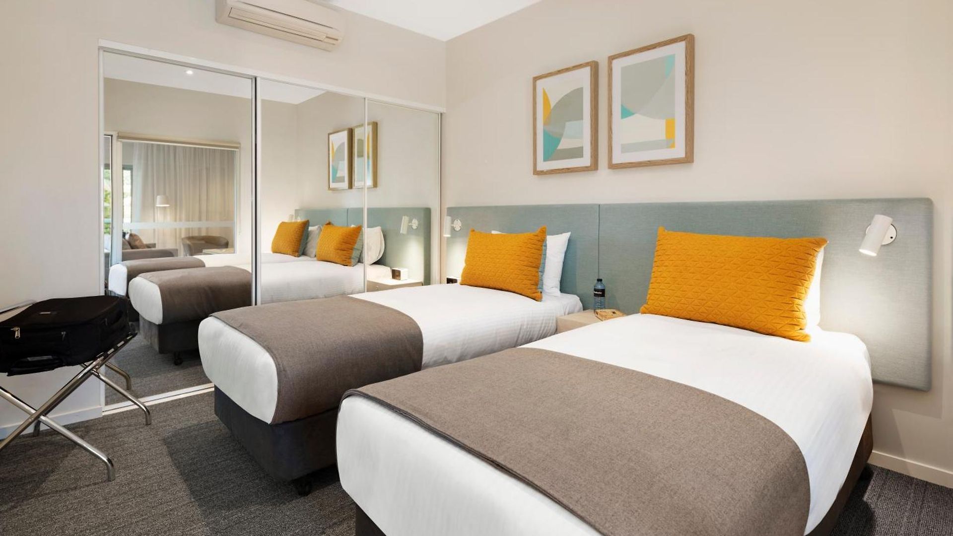 Quest Eight Mile Plains Aparthotel 5*