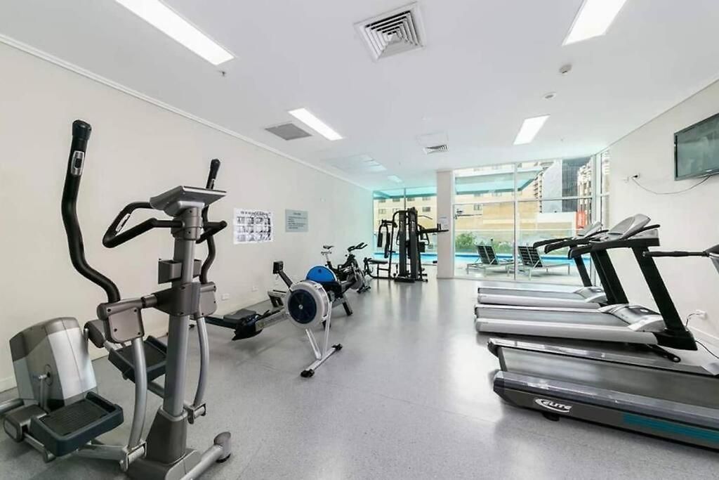 Apartment Spacious 3 Bed City Apt With Car Park, Pool & Gym