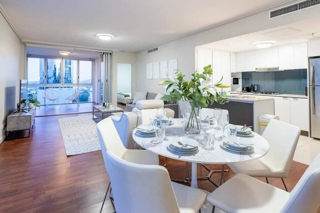 Spacious 3 Bed City Apt With Car Park, Pool & Gym Apartment *