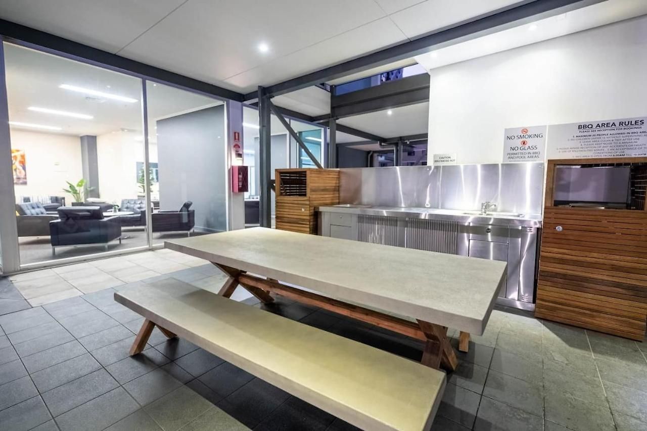 Spacious 3 Bed City Apt With Car Park, Pool & Gym Apartment *