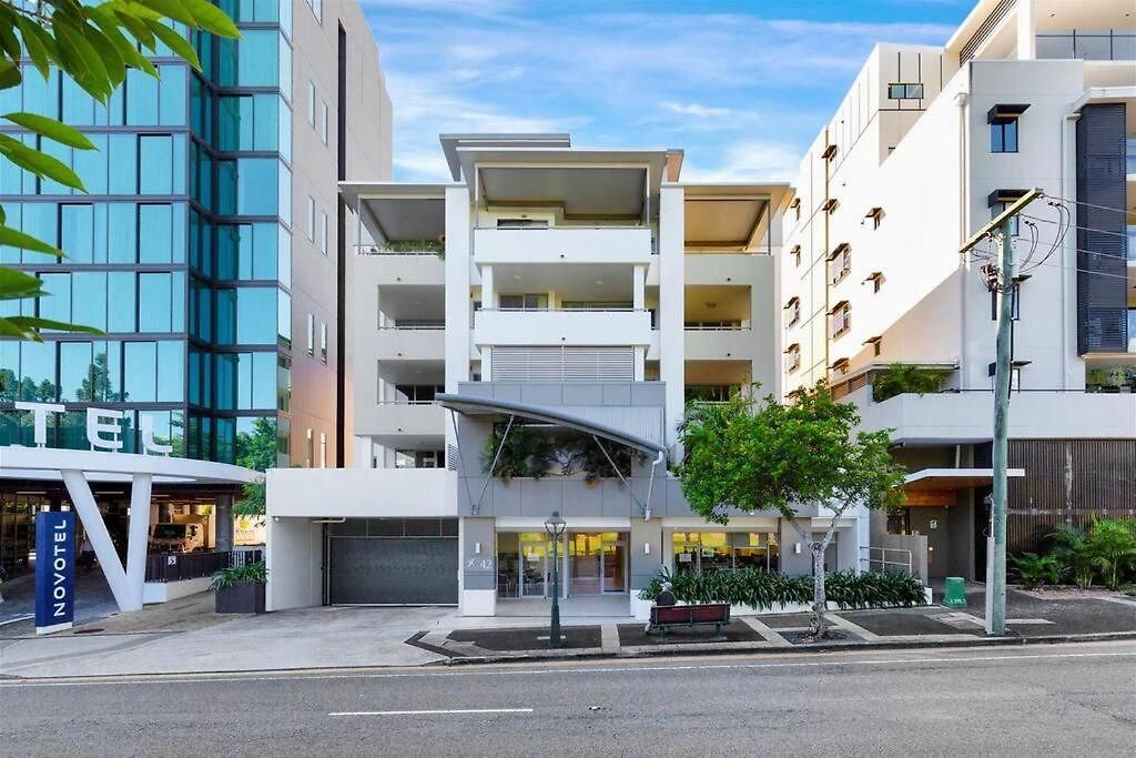 Merivale In South Two Beds Two Baths One Parking