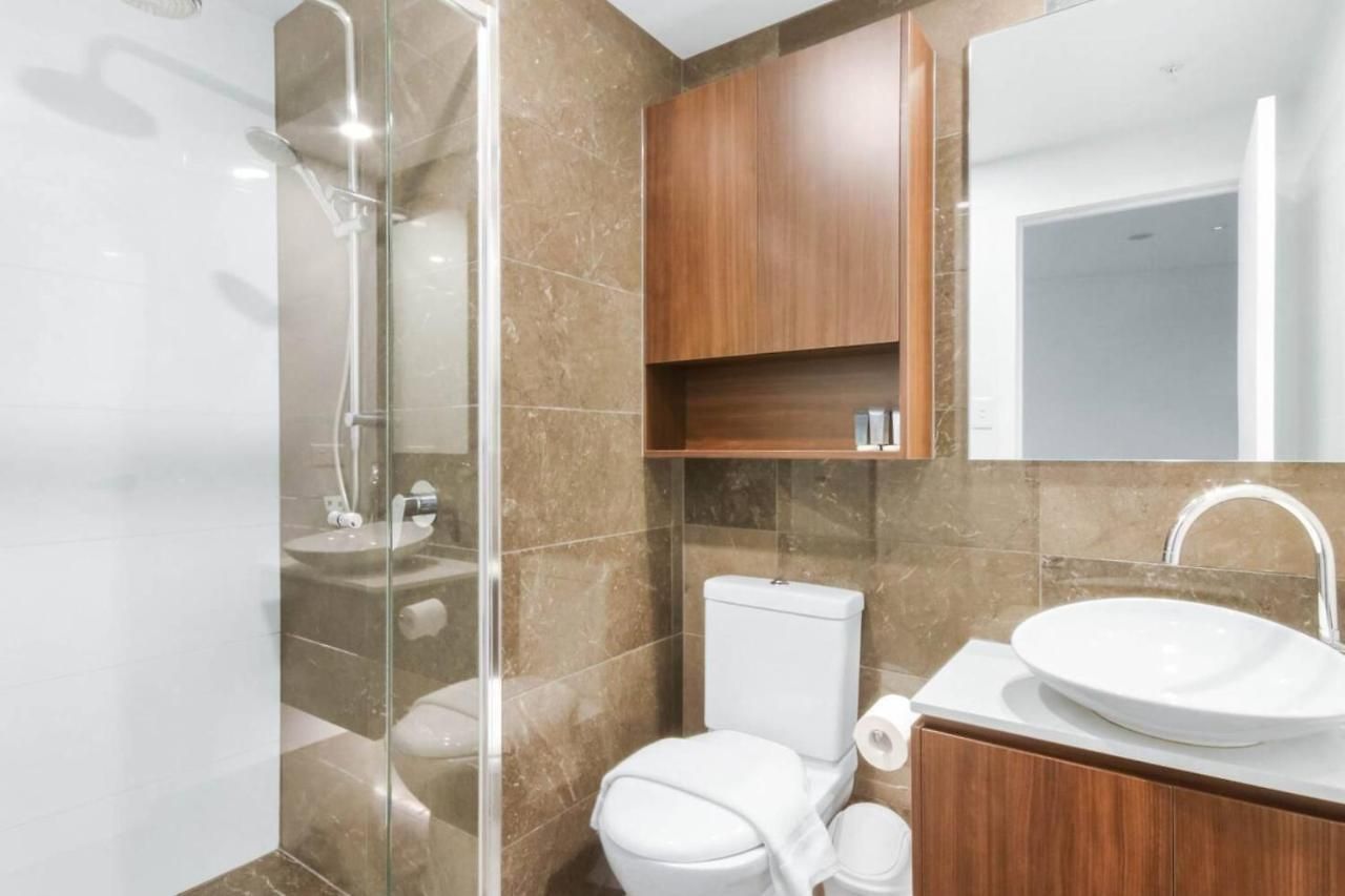 Apartment Luxury 1 Bedroom Retreat In With Pool And Gym *