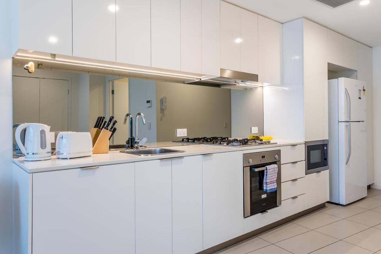Chic Inner City Position 2 Bedroom With Parking By Serain Residences *