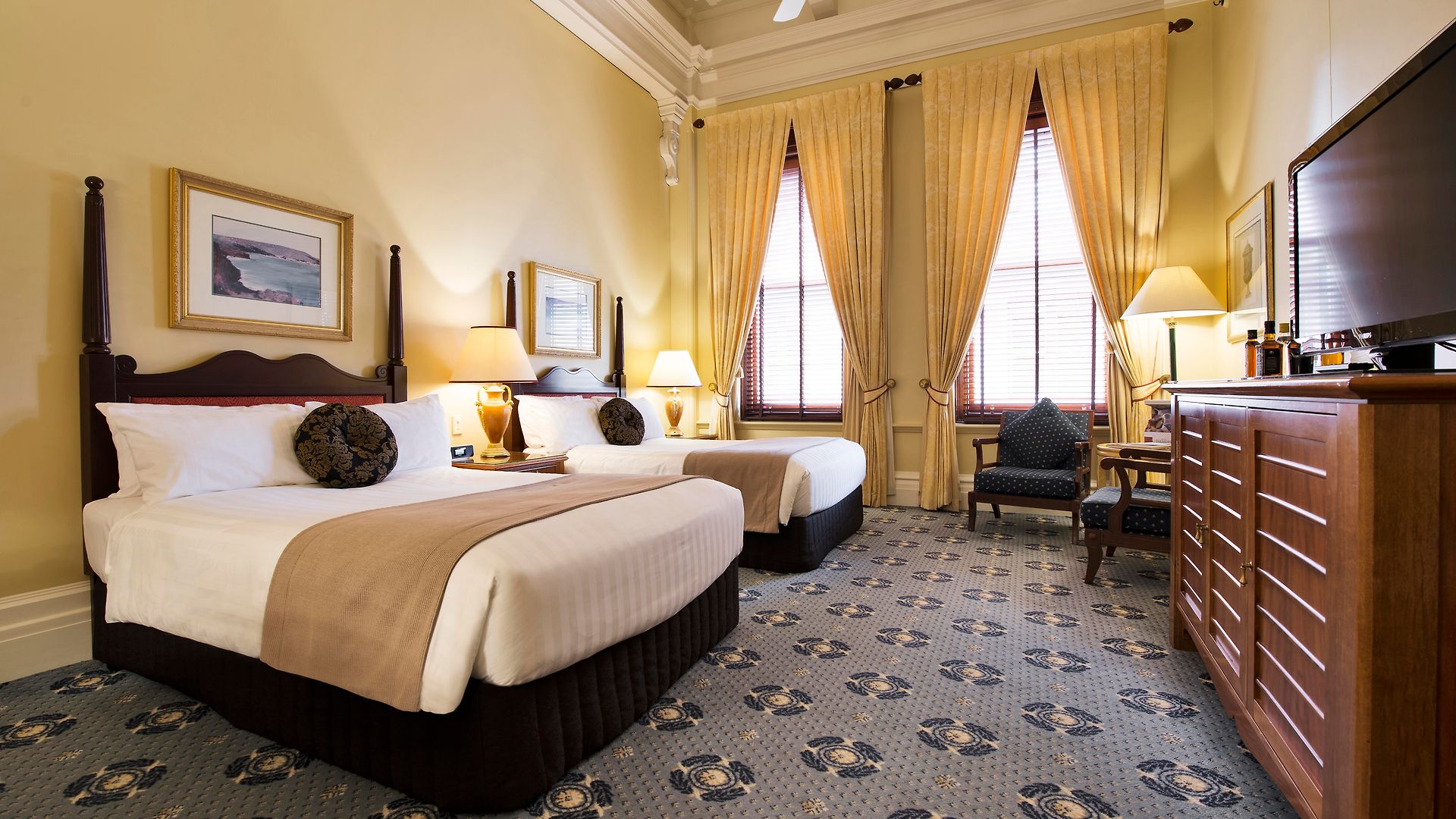 Treasury Hotel 5*