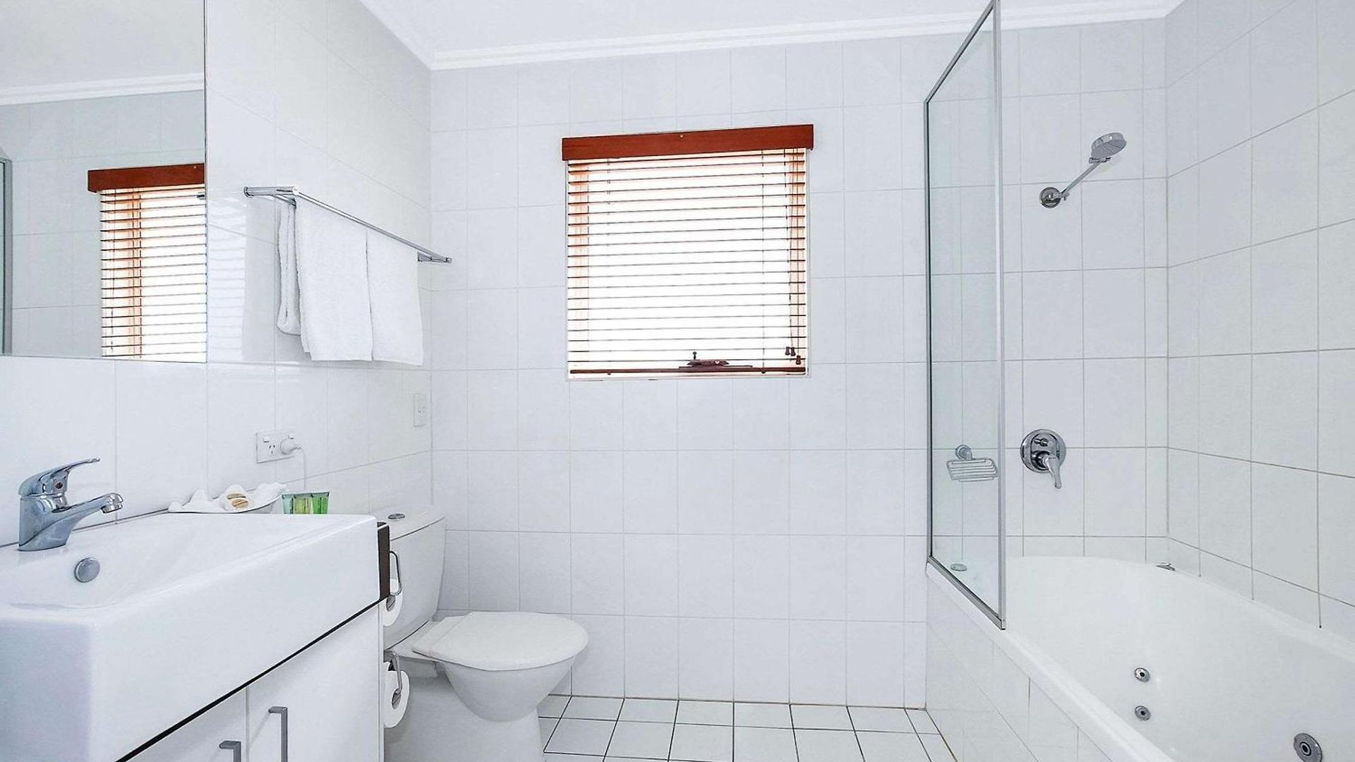 Comfort & Northgate Airport 4*