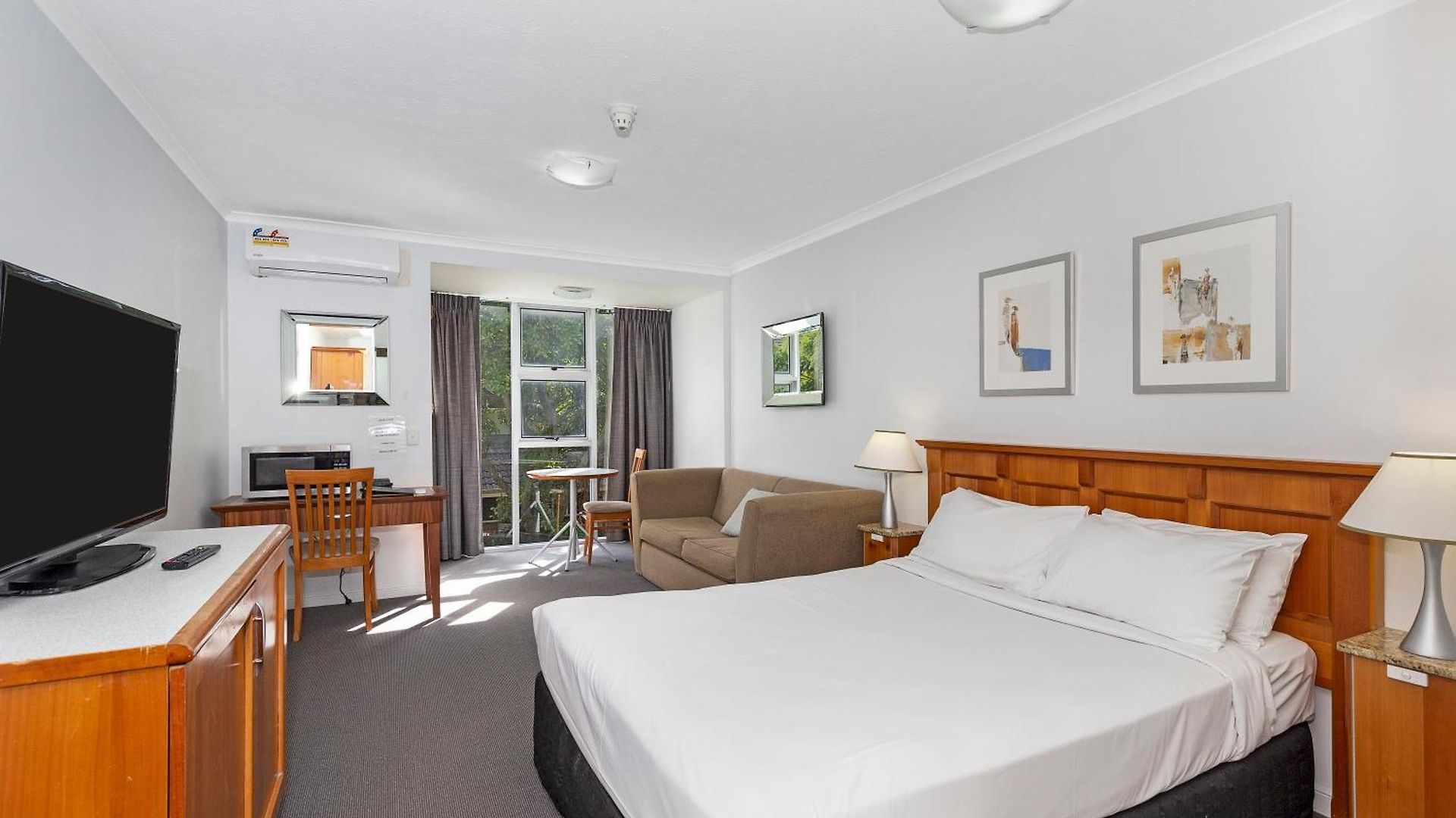 Airport Heritage Motel 4*