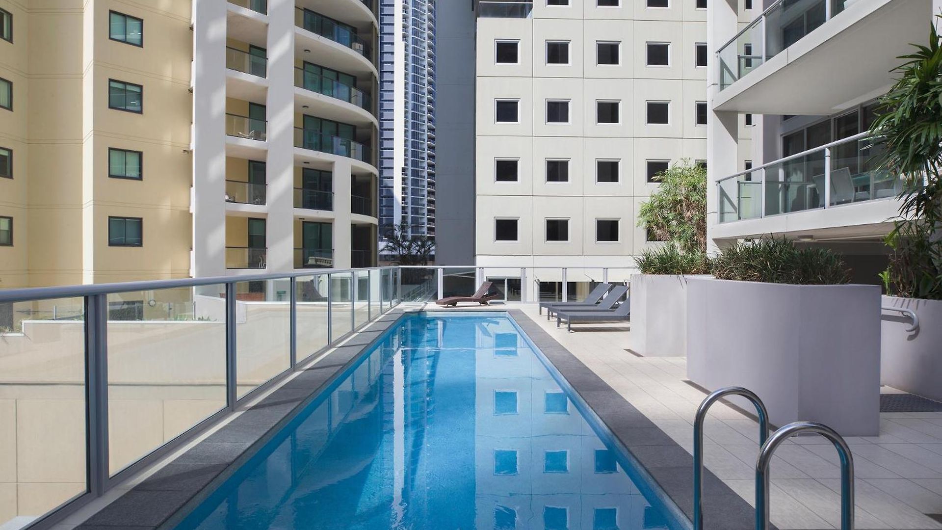 Aparthotel Mantra Midtown 4*