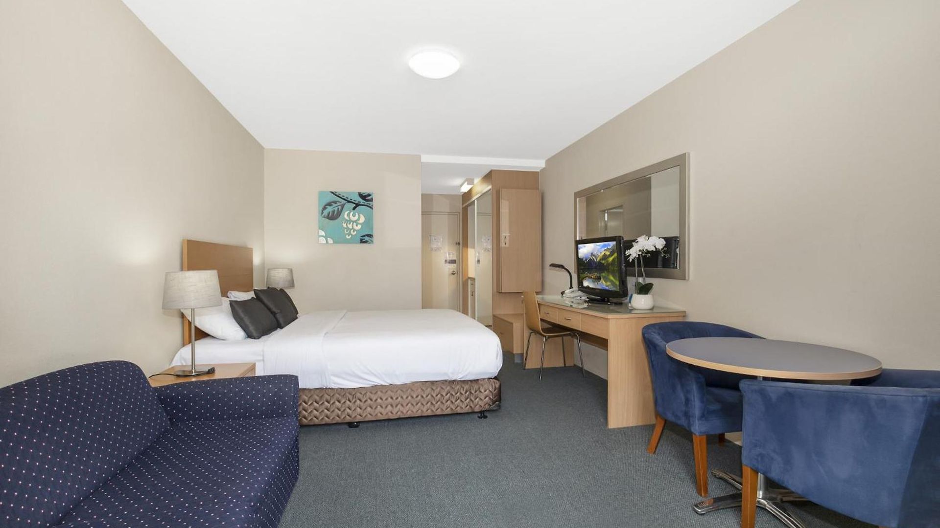 Western Airport 85 Motel 4*