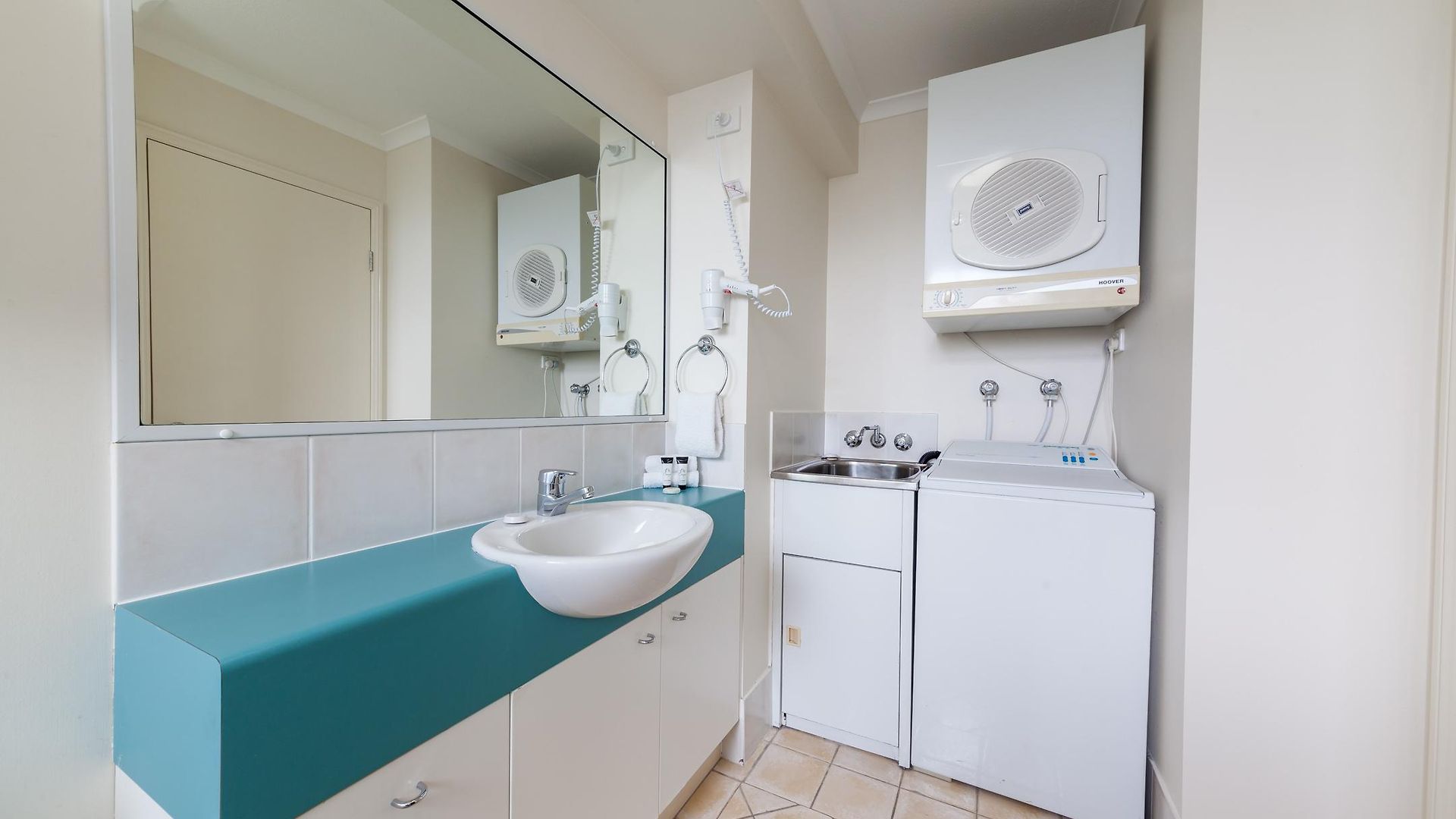 West End Aparthotel 4*