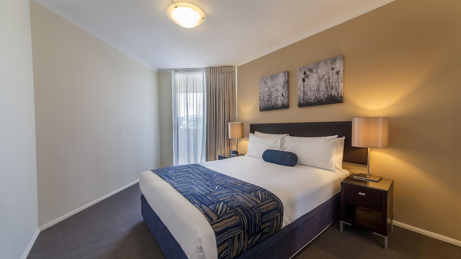 West End Aparthotel 4*
