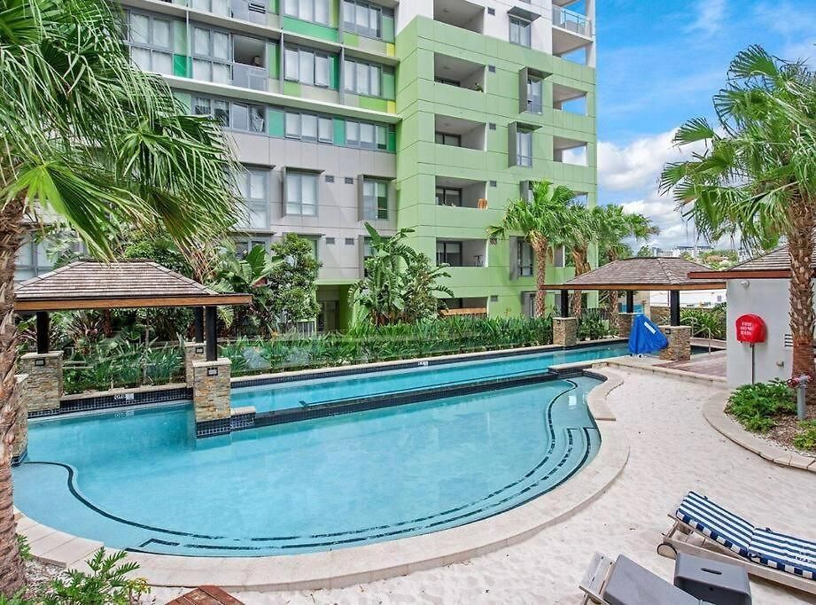 Lovely 2 Bedroom Unit Pool,gym Workspace & More Apartment Brisbane