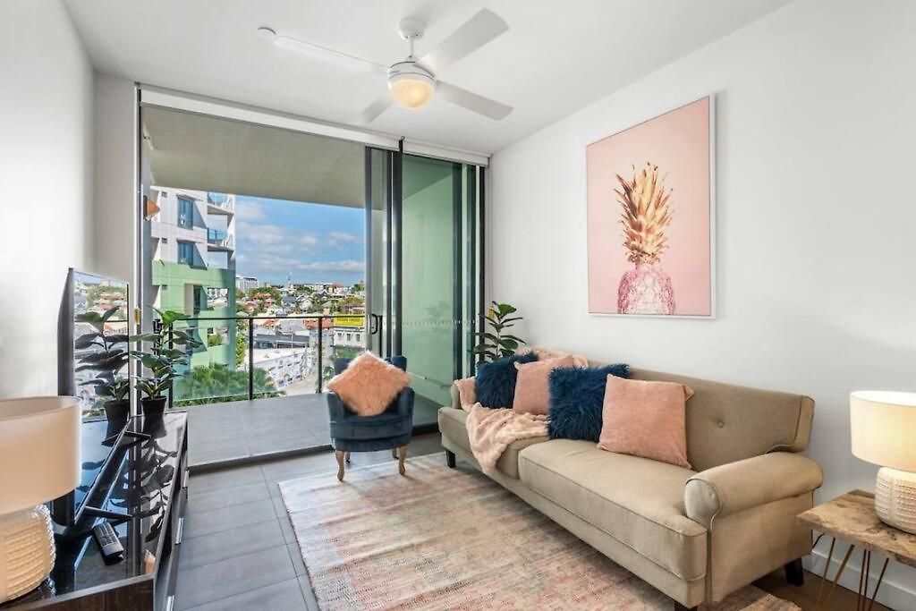 Apartment Lovely 2 Bedroom Unit Pool,gym Workspace & More *