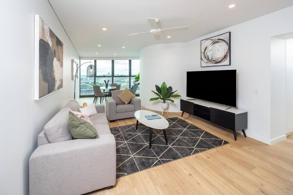 Apartment 1404 Sophistication And Luxury On The River By Stylish