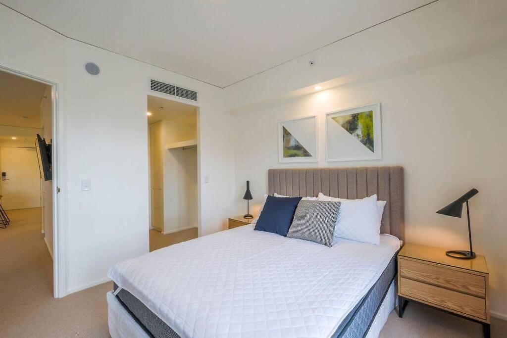 Executive With Pool & Gym Apartment *