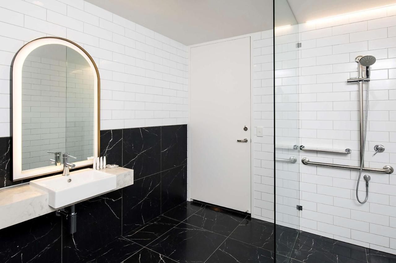 Adina Aparthotel 4*