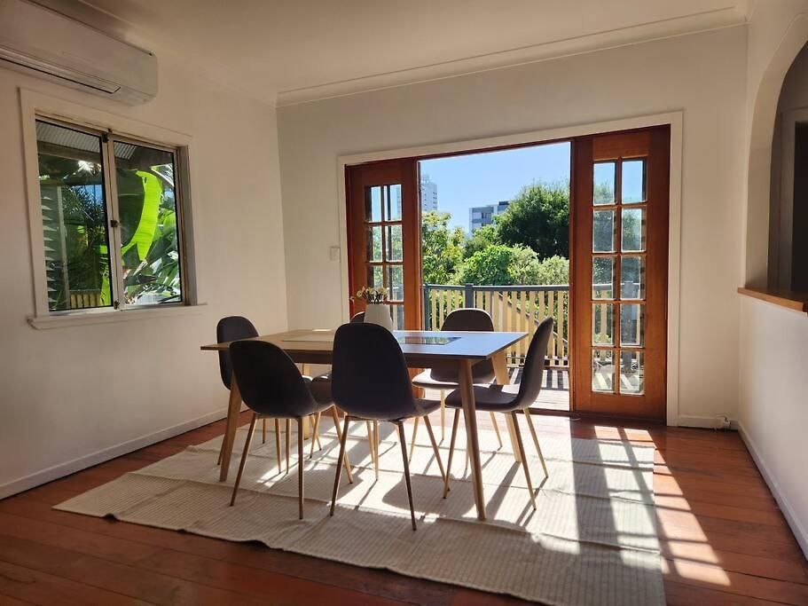 Classic Queenslander With Pool & Yard Holiday home *