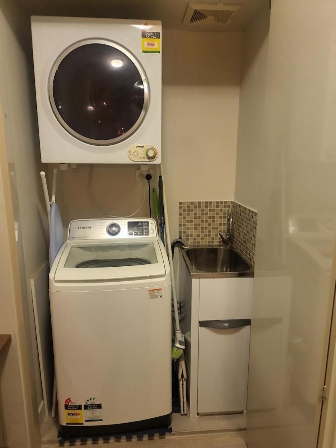 Light In Amazing Location Apartment Brisbane
