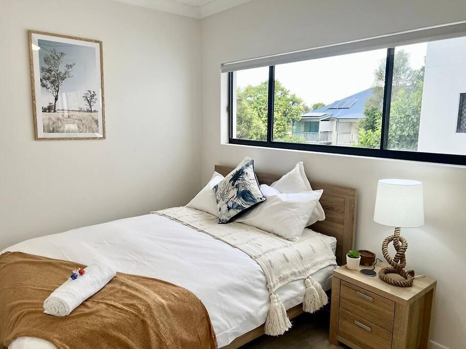 2-bed Acropol With Balcony & Parking * Brisbane