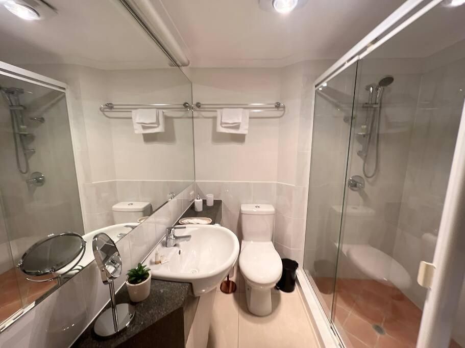 2-bed Acropol With Balcony & Parking Apartment Brisbane