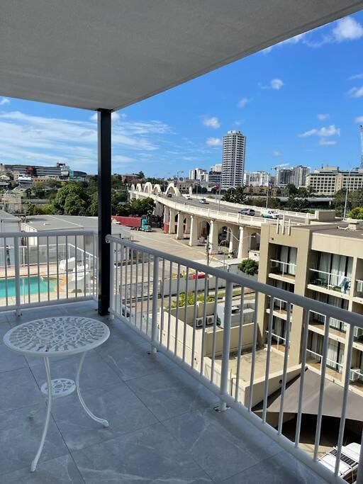 Cosy Apt With View Near Exhibition Centre