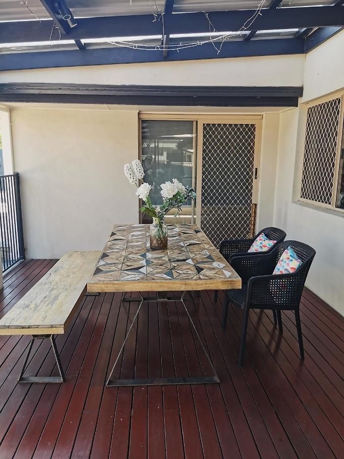 Eight Mile Plains House *