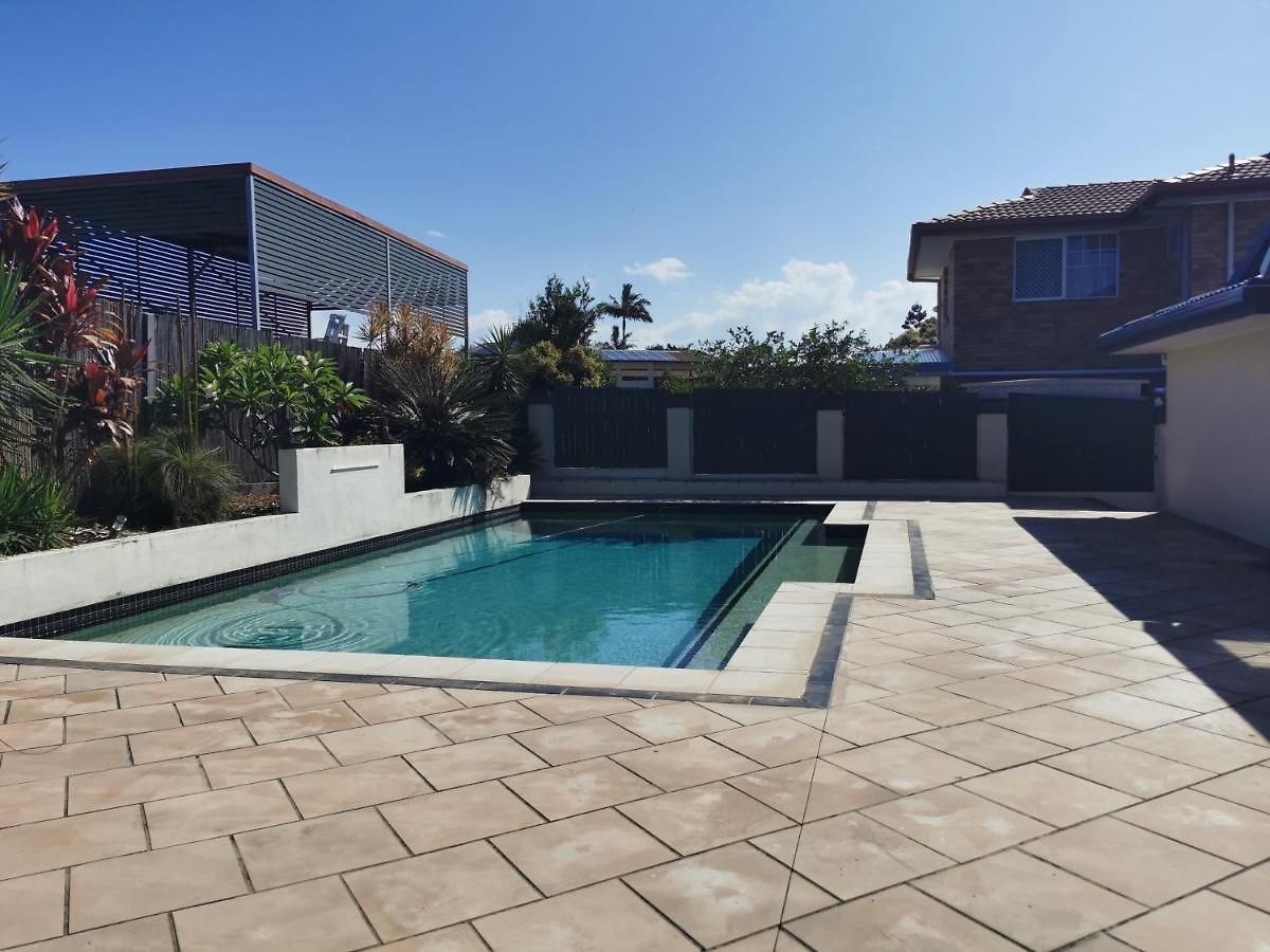 Eight Mile Plains House *