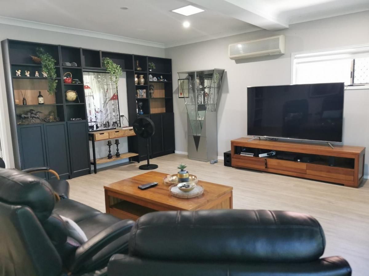 Holiday home Eight Mile Plains House