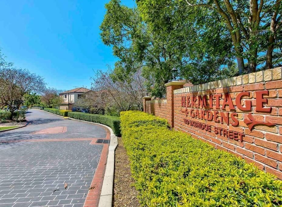 On The Brook - Private 2 Bed + Loft And Pool Apartment